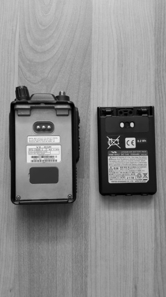 YAESU VX 8GR 2 (337 x 600).jpg