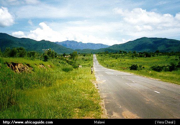 yol da Malawi Salima road.jpg