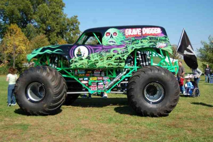 Grave-Digger-Monster-Truck-3.jpg