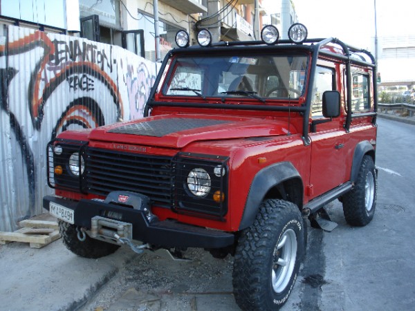 Defender_90_red_0_1.jpg