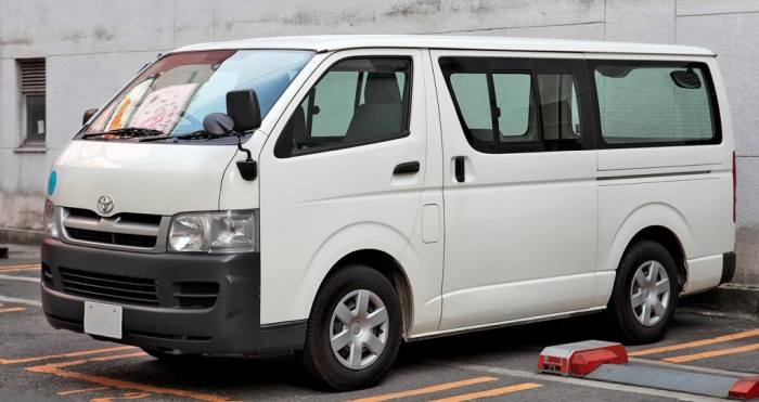 Toyota_Hiace_H200_505.jpg