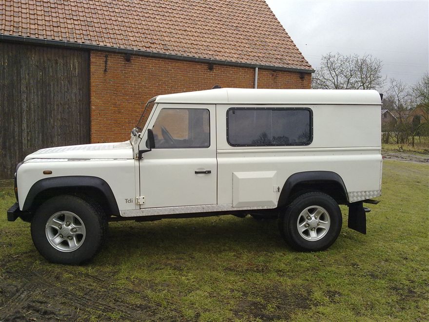 LandRover-Defender-110-300Tdi-002.jpg