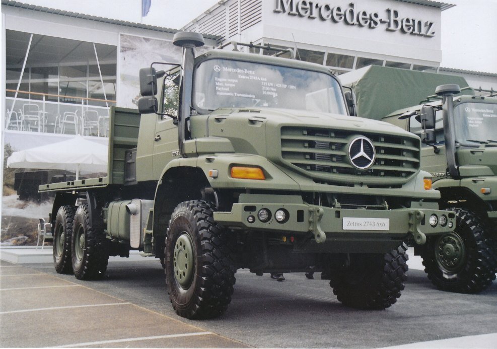 Mercedes-Benz_Zetros_2743_Paris.jpg