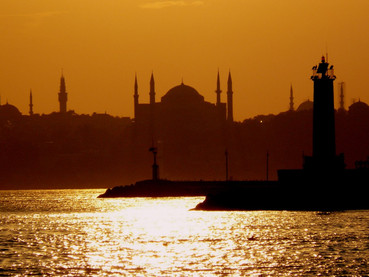 istanbul_ters_isik_by_melihbozkurt.jpg