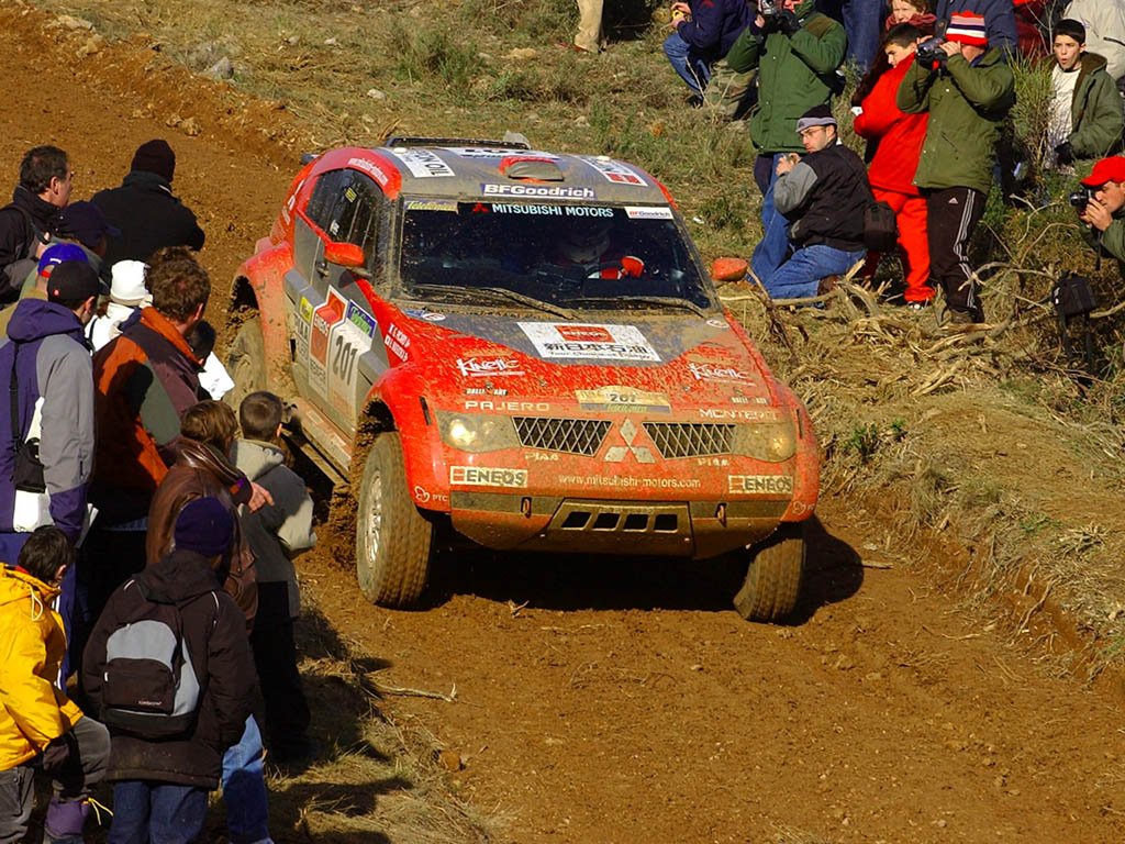 2004_Mitsubishi_PajeroEvolution8.jpg